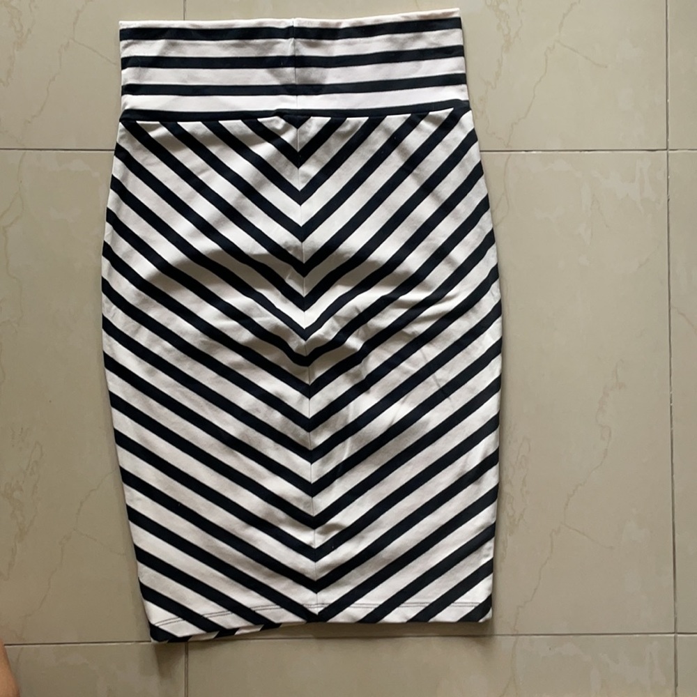 Bebe skirt - Picture 2 of 3